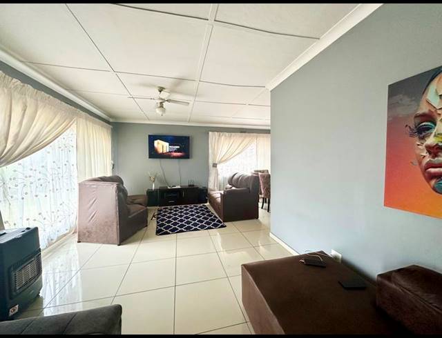 3 BEDROOM HOUSE FOR SALE IN SELCOURT